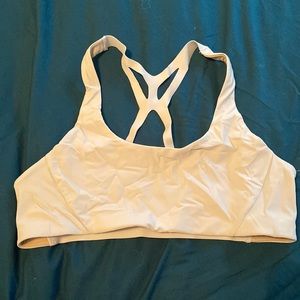 Lululemon court challenger bra light blue